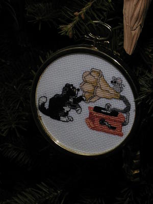 Cat, mouse, and victrola ornament