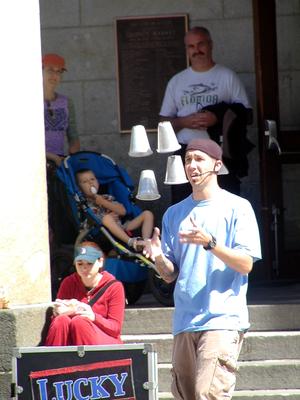 Juggler with the cups #2