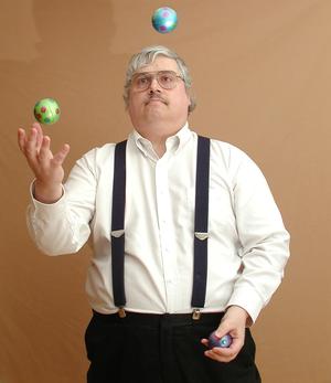 Mike Meissner juggling