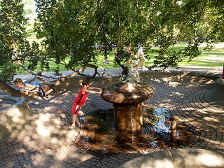 Kids in a fountain #2