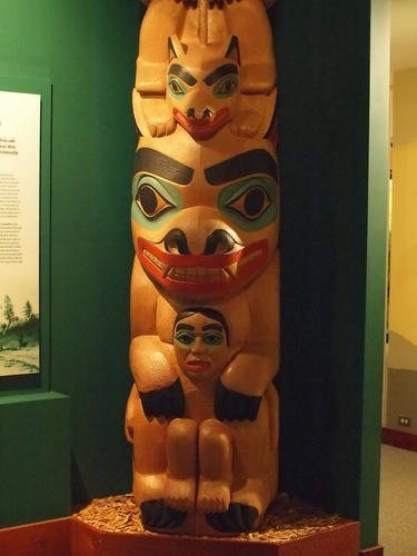Totem pole at Harvard's Peabody museum #6