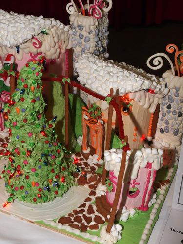 Grinch gingerbread house detail