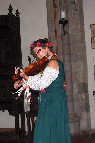 Faire Fiddler Maid #2