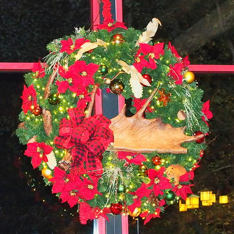 Christmas wreath at the Wilderness Lodge #3
