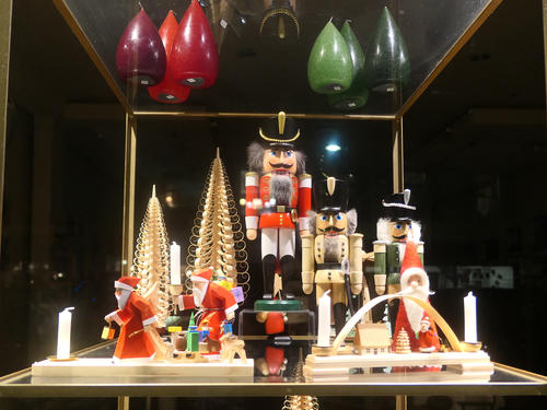 Concord MA Christmas store display