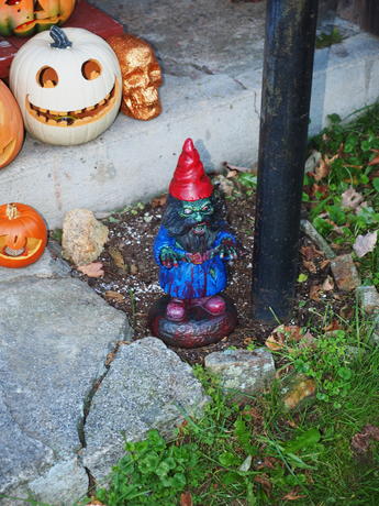 Russell Hannula's Halloween decorations #15