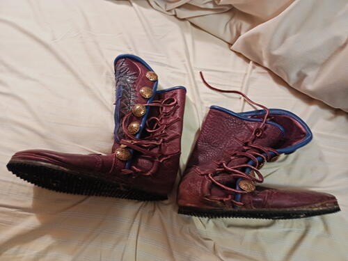 Old red dragon boots