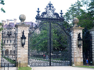 The breakers front gate