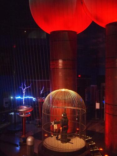 Van DeGraaff generator at the Museum of Science #8