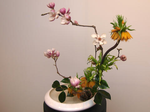 Flower arrangement by Minai Akkad