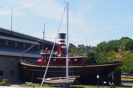 Boat at the Hudson river museum