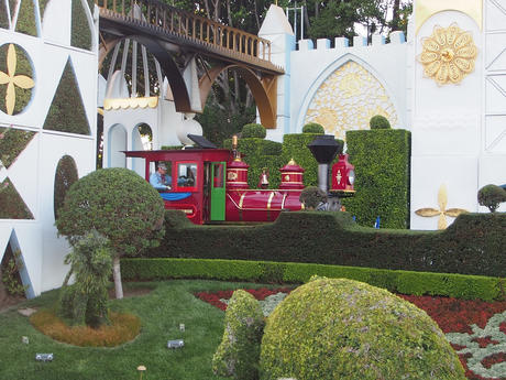 Train at it's a small world