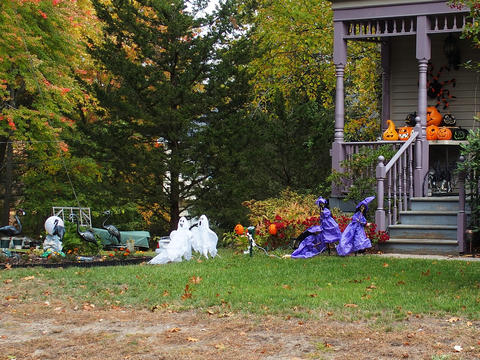 Halloween house in Ayer, MA