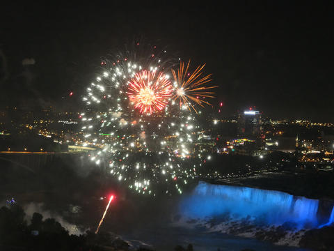 Niagara Falls fireworks #9