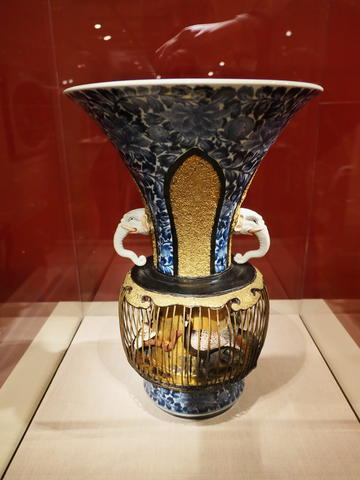 Birdcage vase, about 1700