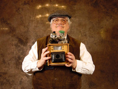Arisia photo booth picture of me with my steampunk camera #2