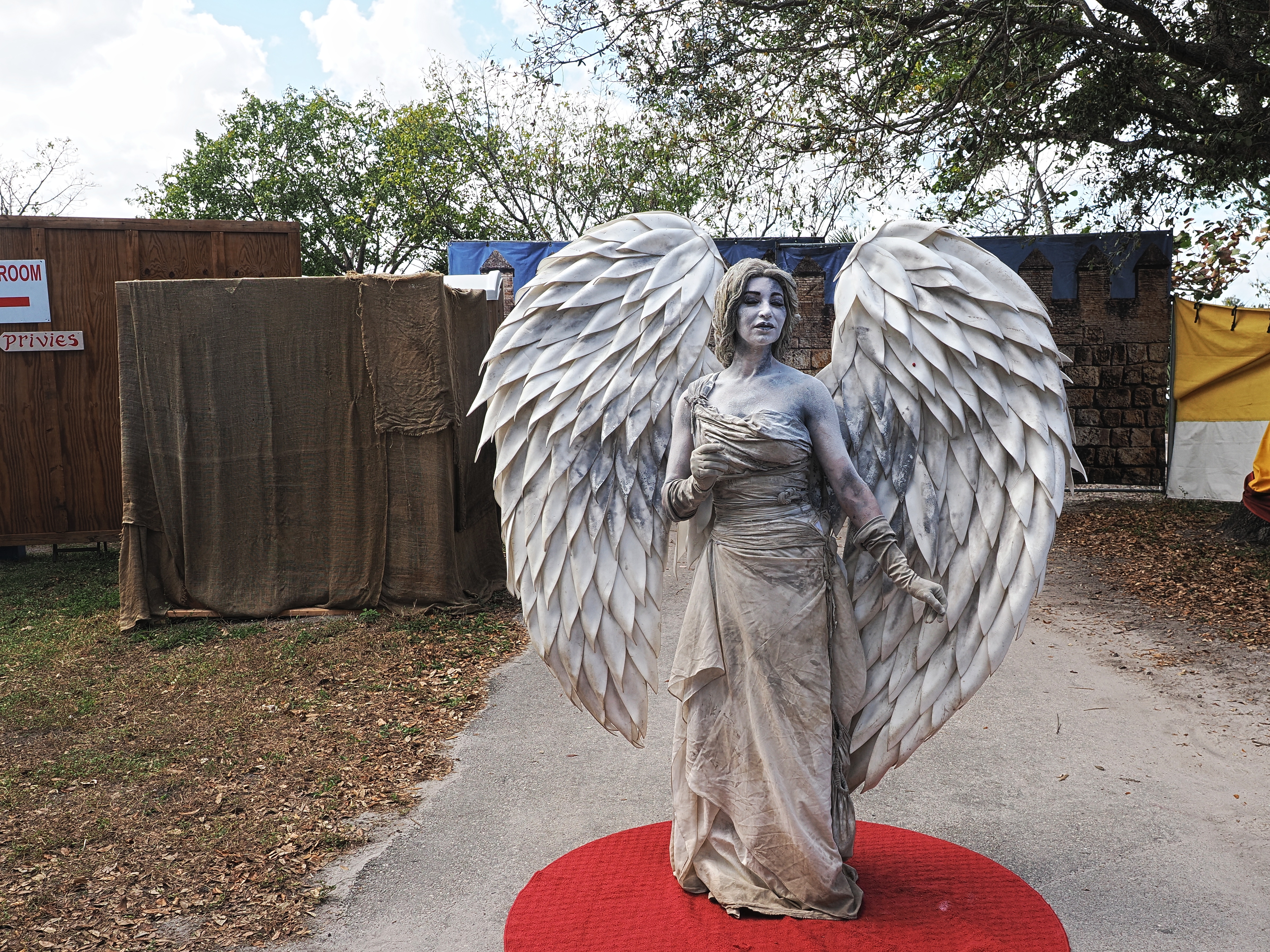 Angel statue performer