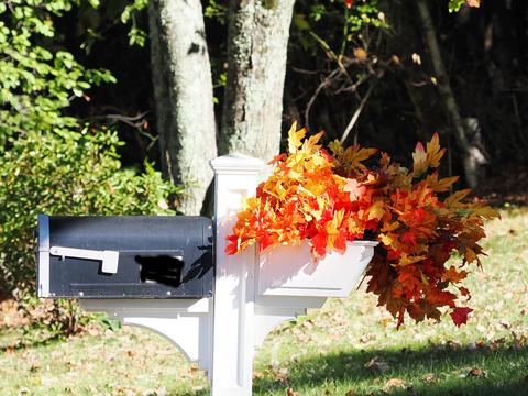 Fall mailbox