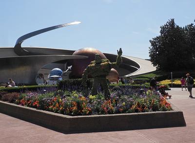 Buzz Lightyear topiary