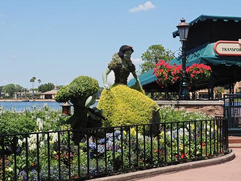 Snow White topiary