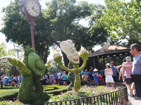 Lumiere and Cogsworth topiaries