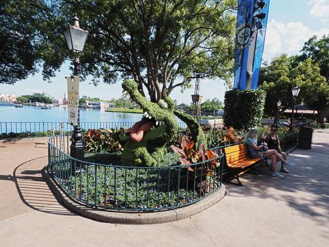 Tick-Tock topiary