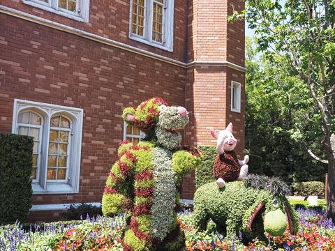 Tigger, Piglet, and Eeyore topiaries