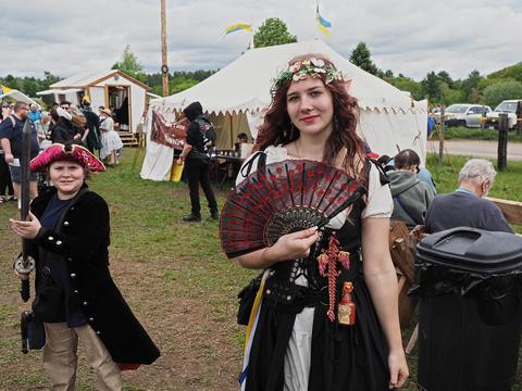 Lady Arisia & Captain Knobby Knees