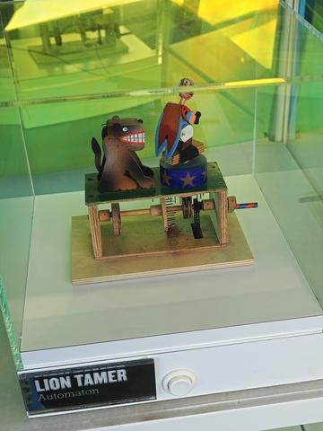 Mechanical exhibit