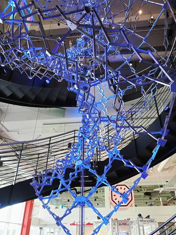 Expanding and collapsing double helix