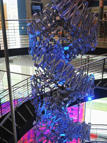 Expanding and collapsing double helix #2