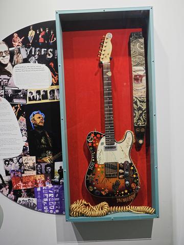 Les Paul guitar