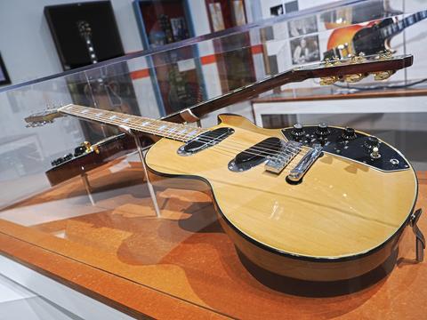 G212 Brown Stock Recording Guitar