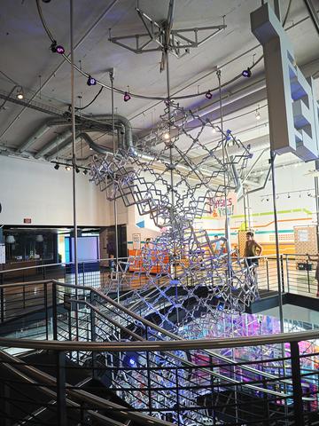 Expanding and collapsing double helix #3