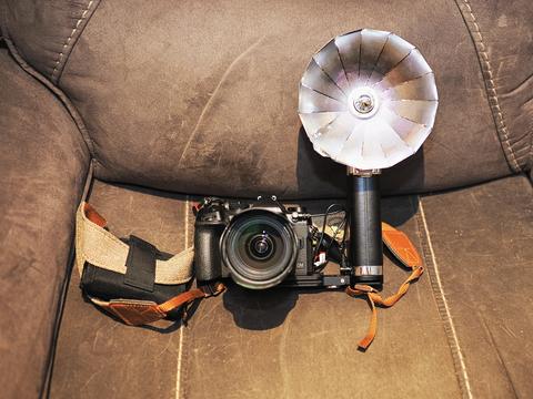 OM-1 with Godox Lux Retro Master flash and pc-sync